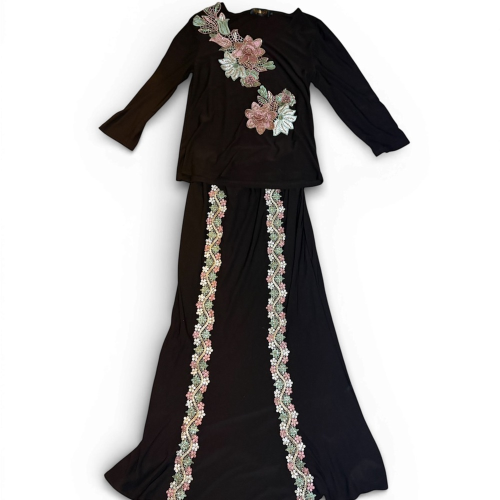 Brown & Pink Vintage Embroidered 2 Piece Set – Long Sleeve Top & Maxi Skirt S/M